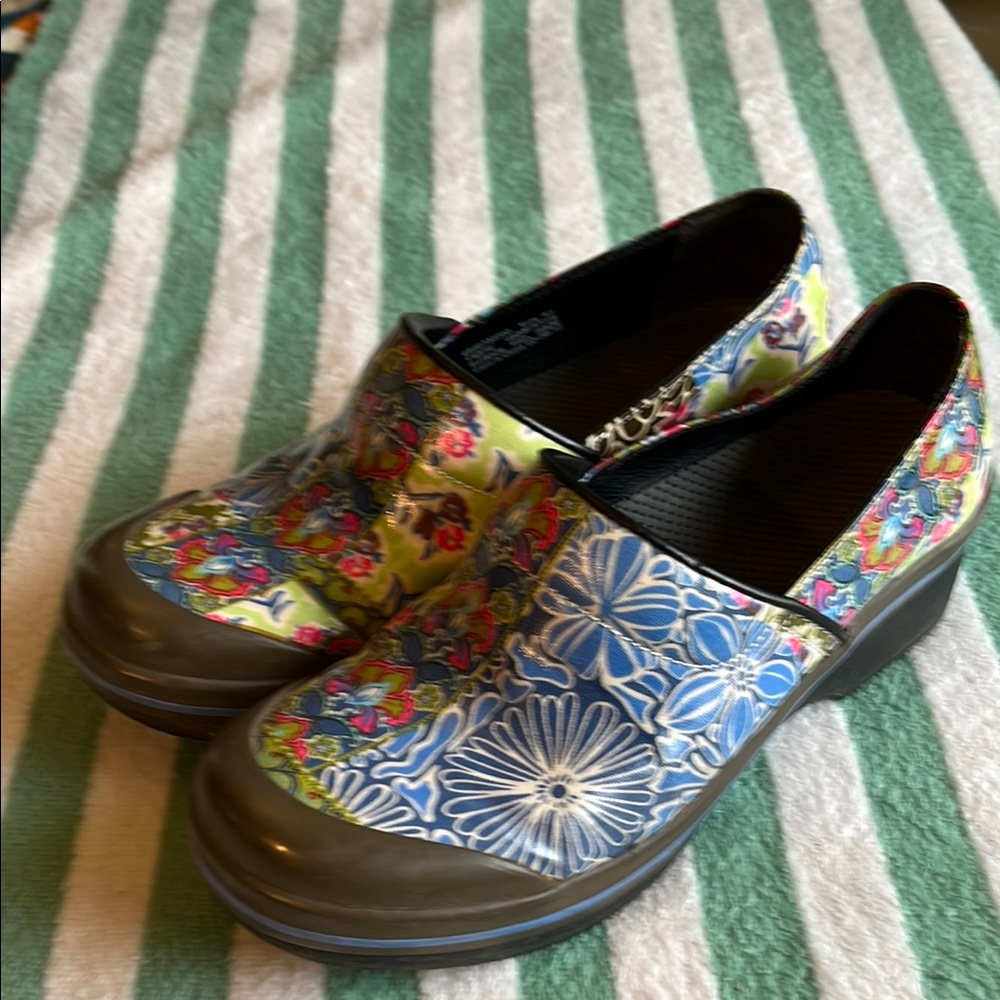 Dansko vegan women’s print clogs